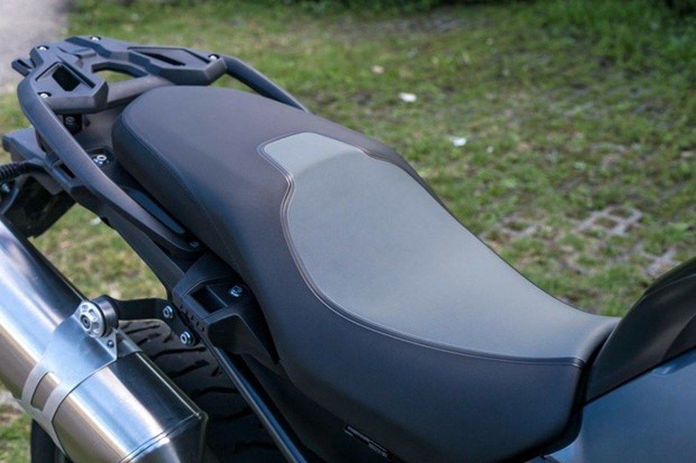 Assento da BMW F 750 GS Premium (Foto: Daniel das Neves/Auto News Brasil) — Foto: Auto Esporte