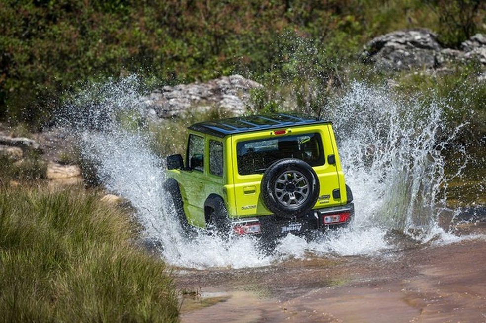 Suzuki Jimny Sierra vai conviver com o modelo produzido no Brasil (Foto: Divulgação) — Foto: Auto Esporte