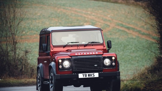 Land Rover 'ressuscita' o Defender clássico em edição especial com motor V8