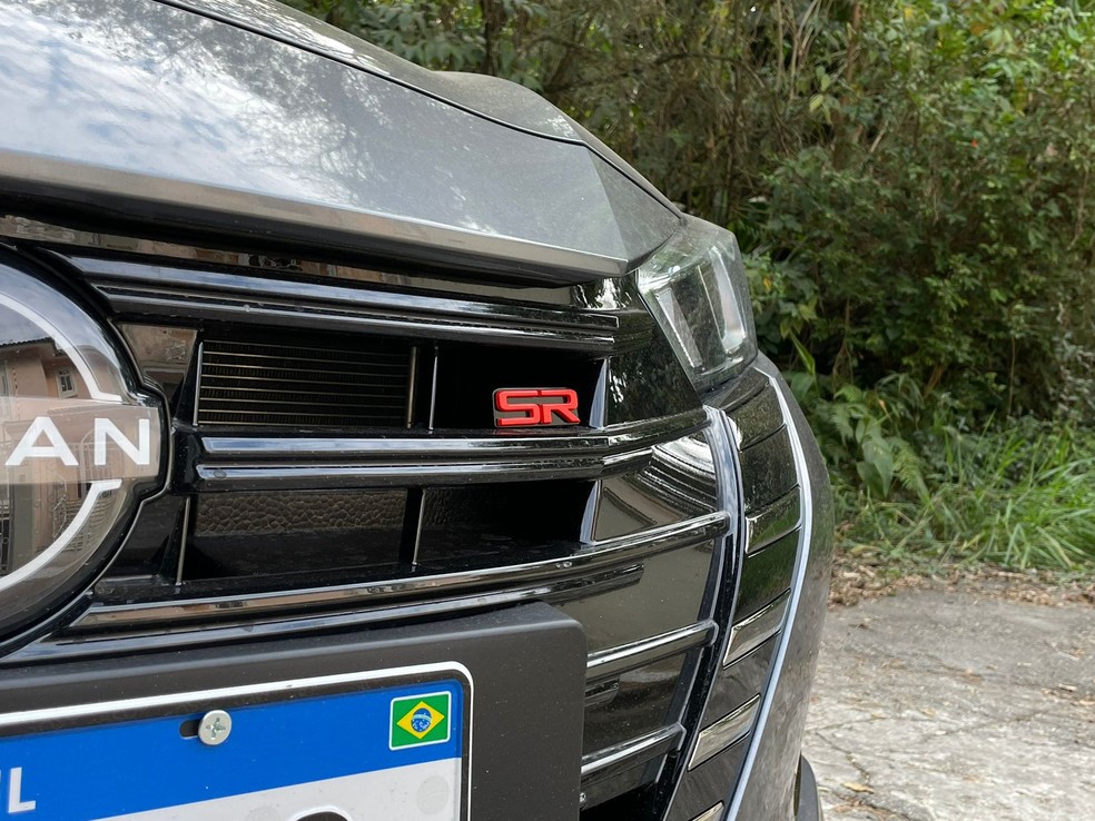 Nissan Versa SR 2025 tem adereços estéticos para ficar mais interessante. Este não é seu ponto forte — Foto: Cauê Lira/Auto News Brasil