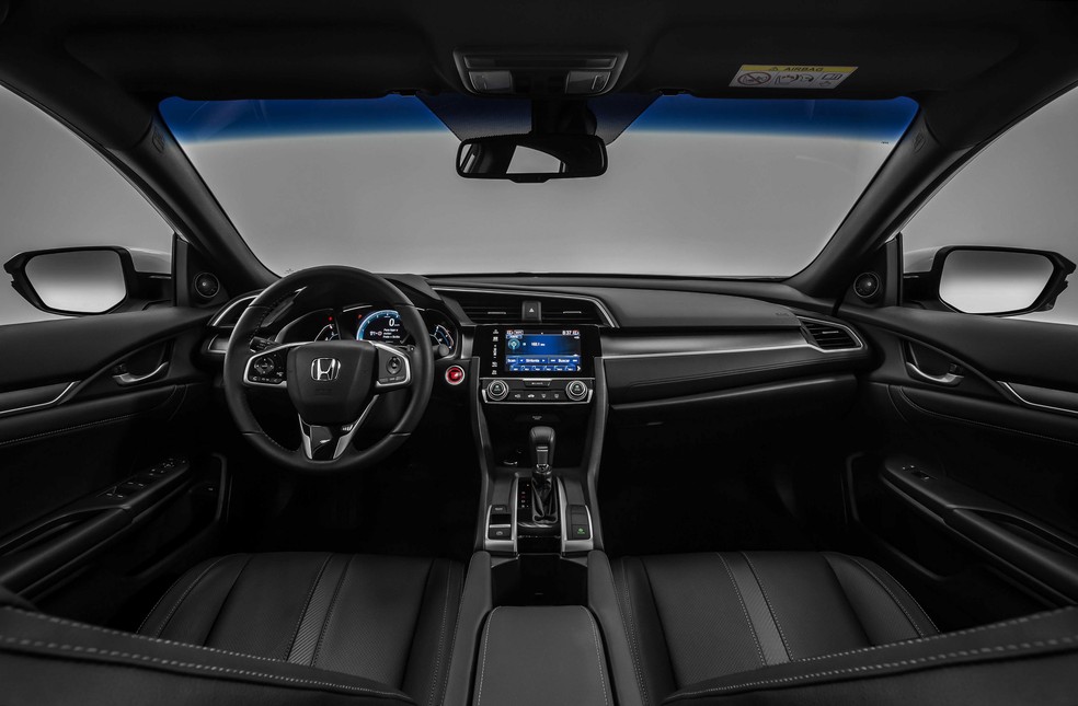 Honda Civic 2018 tem motor 2.0, bons equipamentos e preço de carro compacto