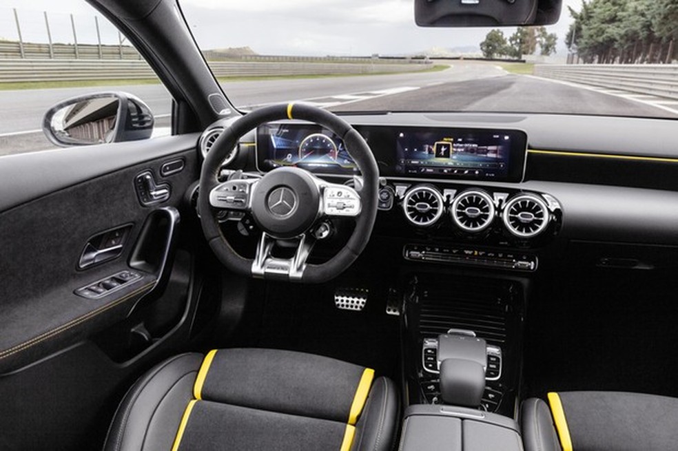  Volante e bancos esportivos e painel digital são destaques da cabine (Foto: Divulgação) — Foto: Auto Esporte
