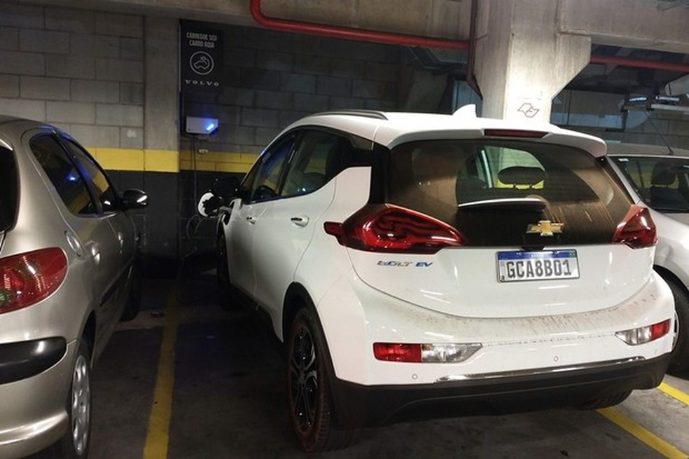 O posto de recarga do Pão de Açúcar em Santana estava livre e funcionando... (Foto: Rodrigo Ribeiro) — Foto: Auto Esporte