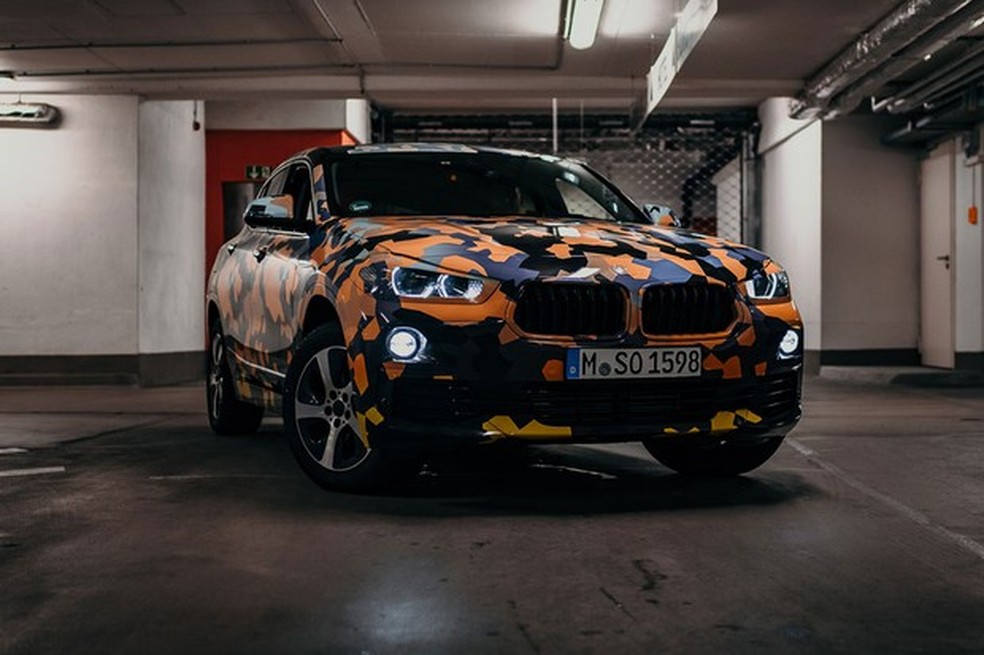 Protótipos do BMW X2 adotam camuflagem para a selva urbana (Foto: Divulgação) — Foto: Auto Esporte