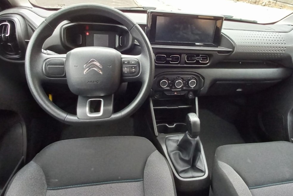 Citröen C3 Live vem com central multimídia de 10” com Android Auto e Apple CarPlay — Foto: Ulisses Cavalcante/Autoesporte