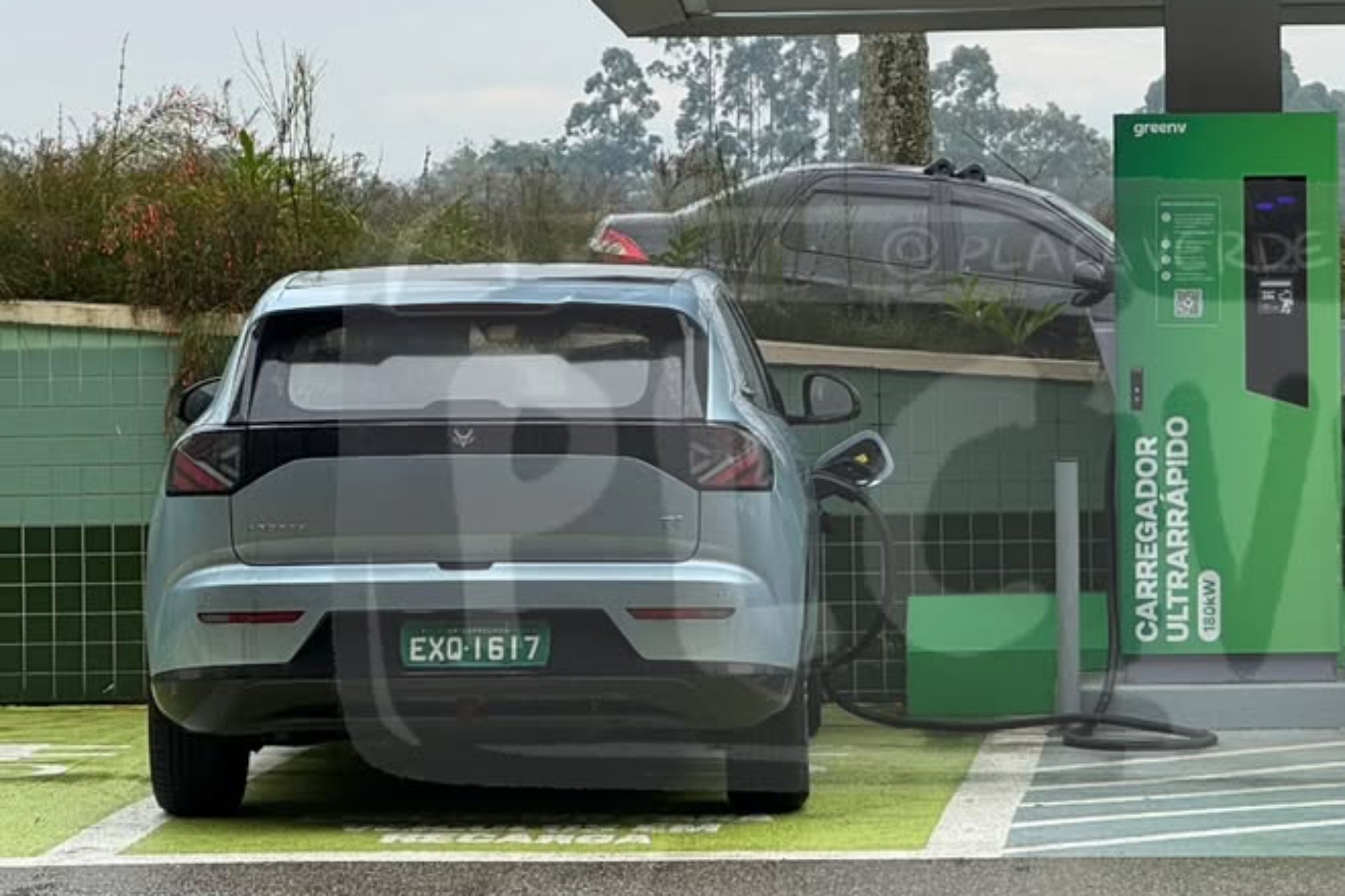 Flagra: Baic testa Arcfox T1 no Brasil para encarar BYD Dolphin e Geely EX2