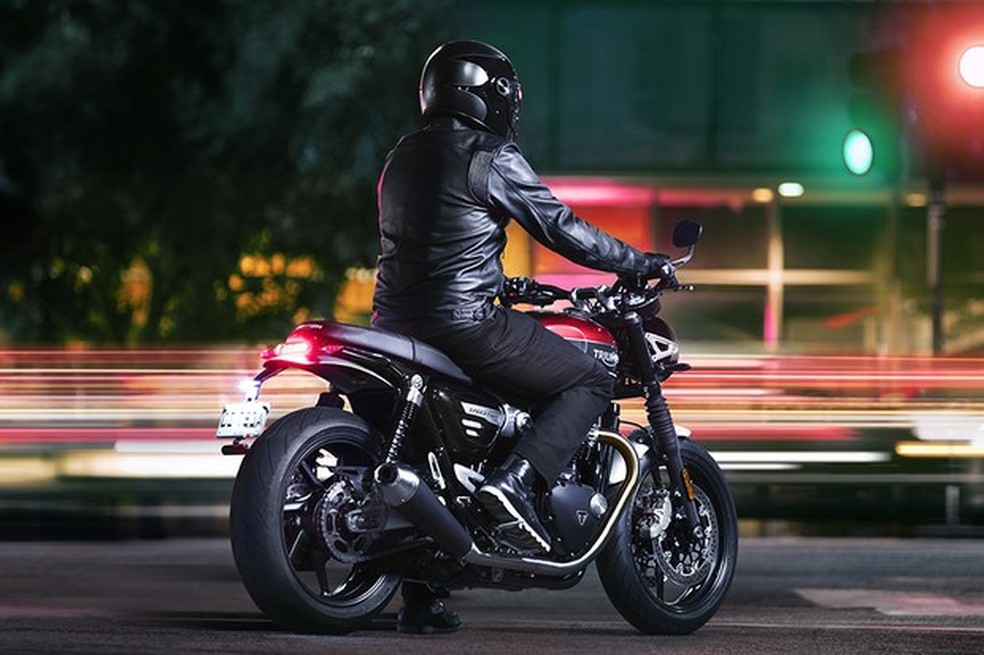 Pneus Pirelli Diablo Rosso III medem 120/70 R17 na dianteira e 160/60 R17 na traseira (Foto: Divulgação) — Foto: Auto Esporte