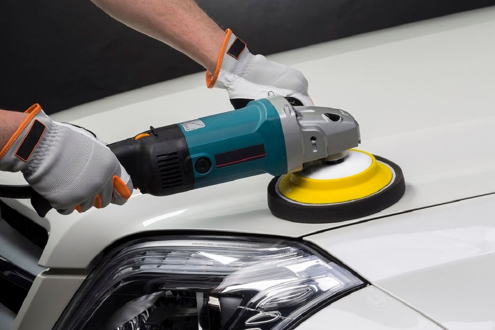 Utilize os produtos certos para fazer o polimento do carro — Foto: Reprodução