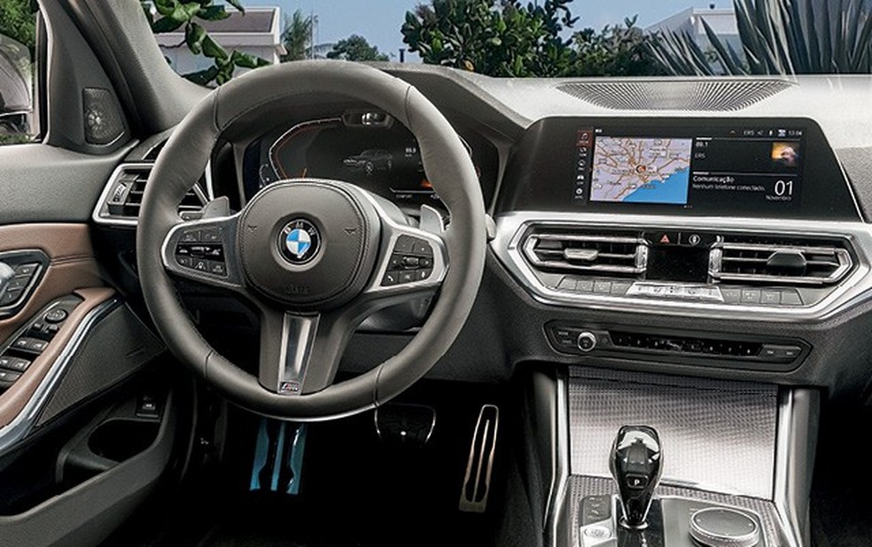 O painel digital mede 12,3 polegadas. Já o multimídia de 10,2" permite espelhamento de apps, mas só funcionaa com o CarPlay. (Foto: Chris Castanho) — Foto: Auto Esporte