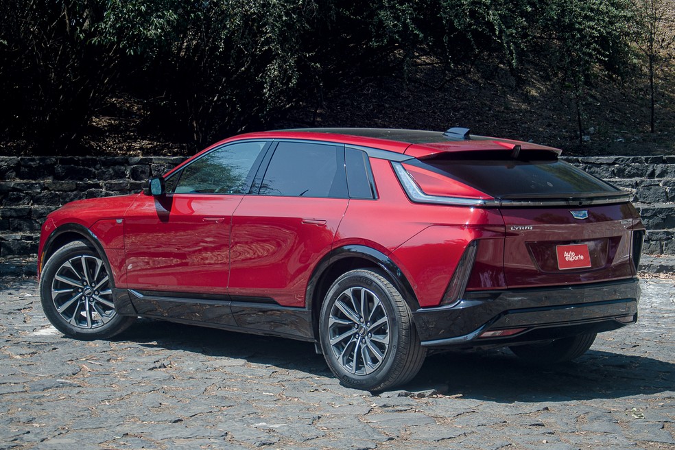 Cadillac Lyriq deve ser lançado no Brasil já como linha 2026, e por isso, o nome da versão poderá mudar para Signature Luxury — Foto: André Schaun/Autoesporte