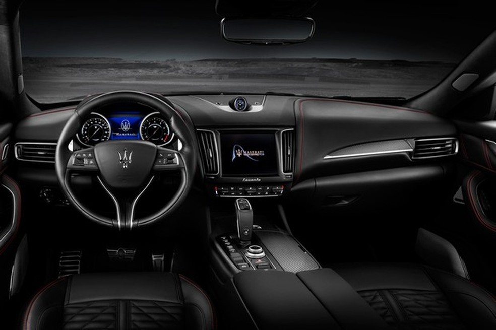 Interior conta com revestimento de couro macio por toda a parte (Foto: Divulgação) — Foto: Auto Esporte