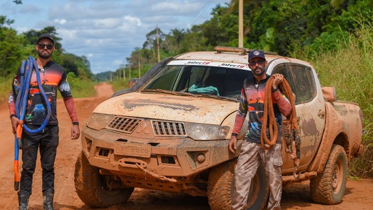 Inverno na Transamazônica: a dupla que não deixa ninguém atolado na Amazônia