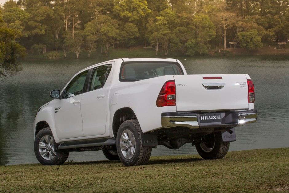Toyota Hilux e SW4 ganham motor flex no Brasil