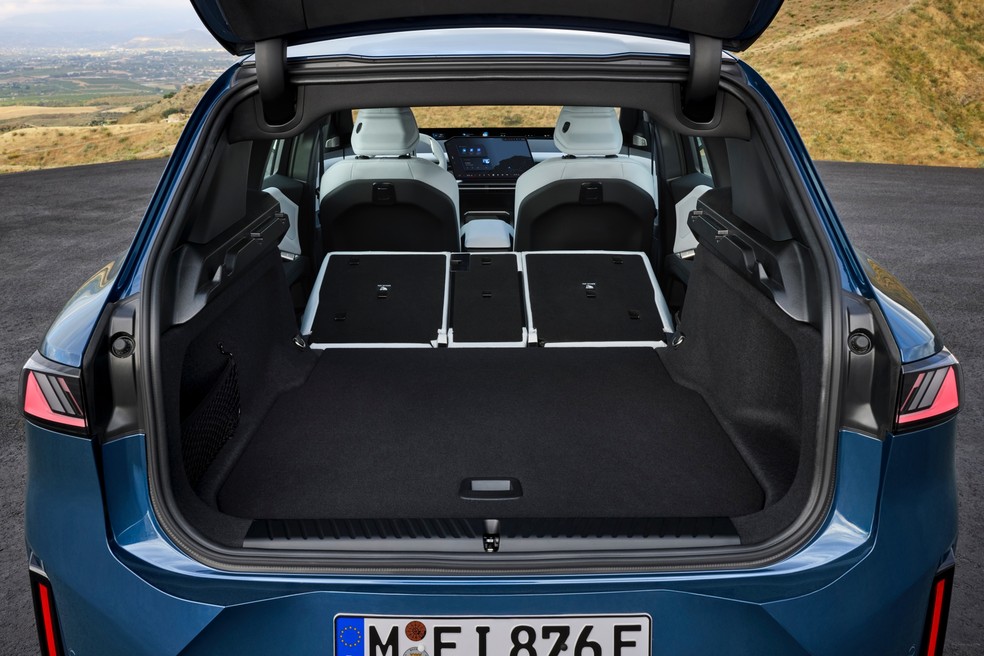 Novo BMW iX3 tem porta-malas com até 1.841 litros de capacidade — Foto: Divulgação