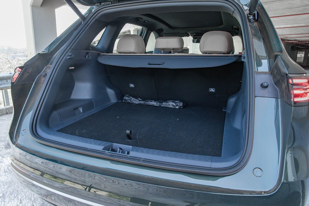 Geely EX5 EM-i Ultra 2027 tem 428 litros de capacidade no tradicional padrão VDA  — Foto: Renato Durães/Auto News Brasil