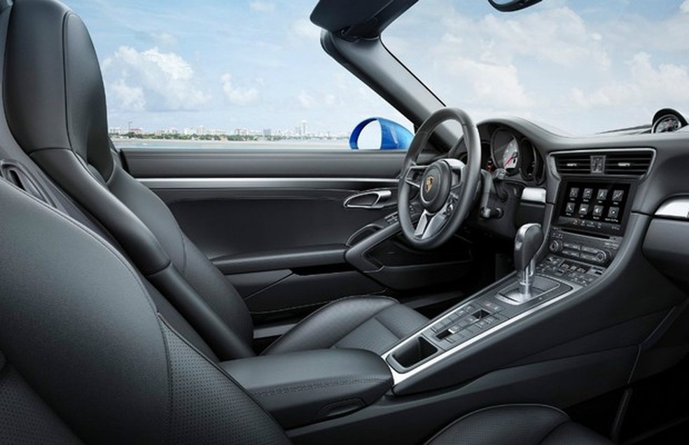 Nova central sensível ao toque é compatível apenas com o Apple Car Play (Foto: Divulgação) — Foto: Auto Esporte