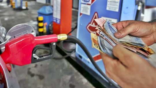Preço médio da gasolina é R$ 5,04 uma semana após nova redução nas distribuidoras
