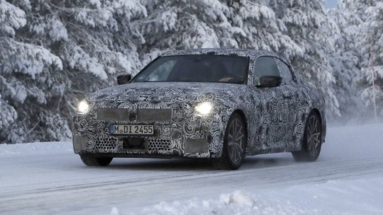 Flagra: BMW Série 2 Coupé é visto na neve sem a grade polêmica  
