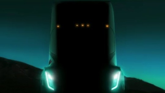 Caminhão elétrico da Tesla deve ser capaz de percorrer até 500 km sem recarga