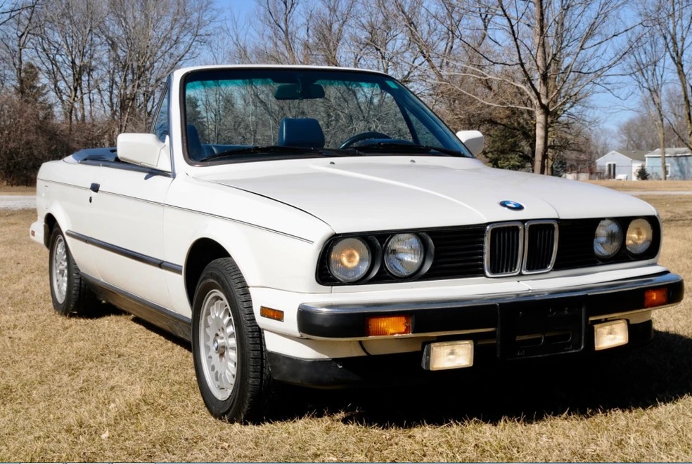Queridinho do momento, BMW 325i Cabriolet é o novo "carro clássico dos artistas" — Foto: Reprodução