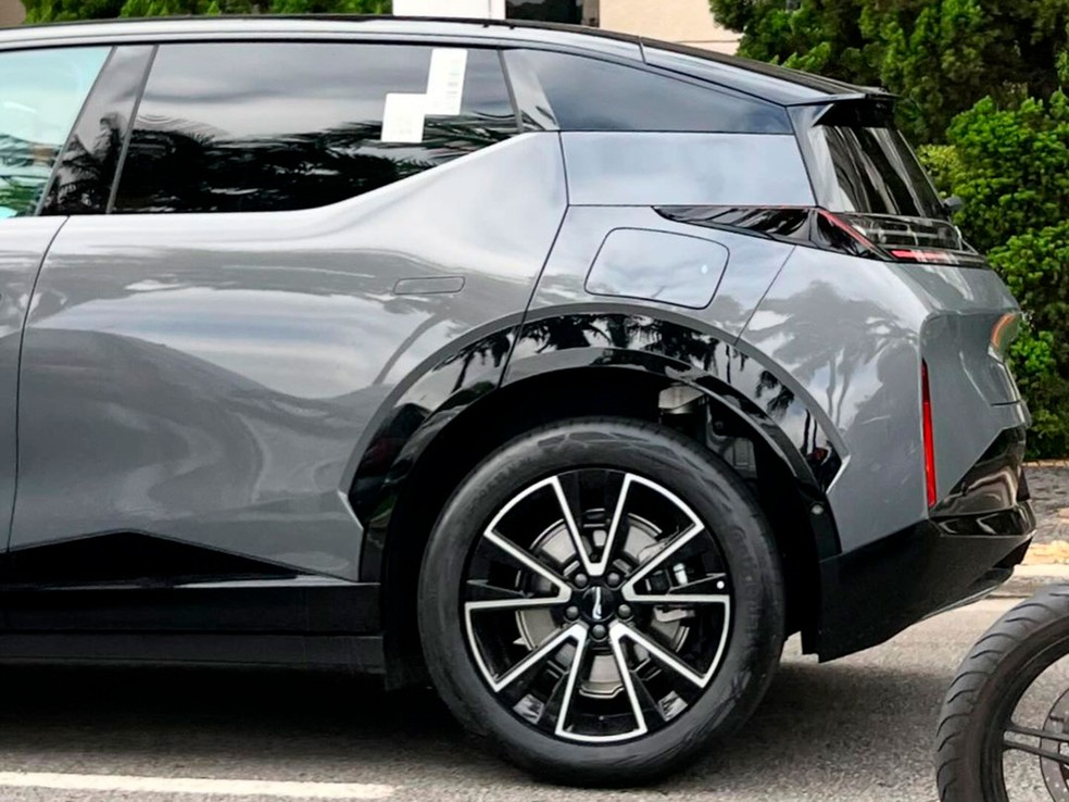 Zeekr X tem um visual bem geométrico e cheio de formas  — Foto: autoesporte