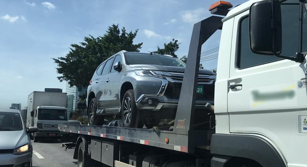 Dianteira do Pajero Sport segue desenho já visto no Eclipse Cross — Foto: Rômulo Duarte/G1