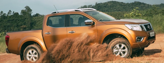 A Frontier tem tração 4X4 que pode ser engatada a até 100 km/h