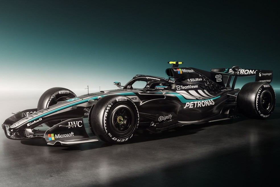 Mercedes-AMG tem os pilotos Kimi Antonelli e George Russel no grid da temporada de 2026 — Foto: Divulgação