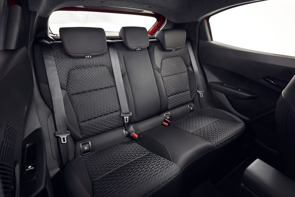 Renault Clio E-Tech Full Hybrid tem basicamente o mesmo tamanho de um Renault Kardian  — Foto: Divulgação
