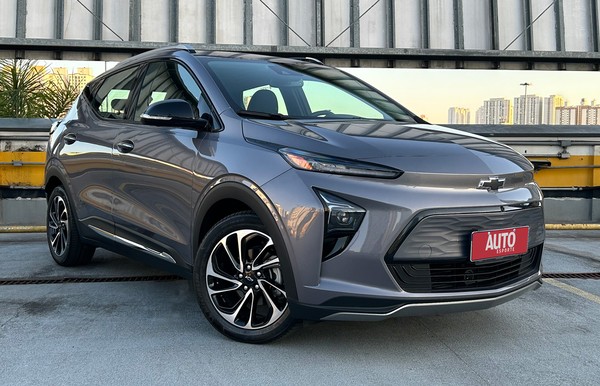 Chevrolet Bolt EUV ainda é possível encontrar em algumas lojas  — Foto: André Paixão/Autoesporte