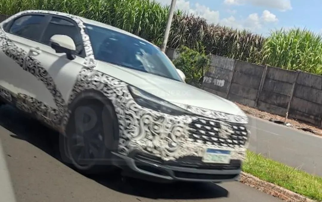 Flagra: novo Honda HR-V vai mudar visual e equipamentos no Brasil em 2025