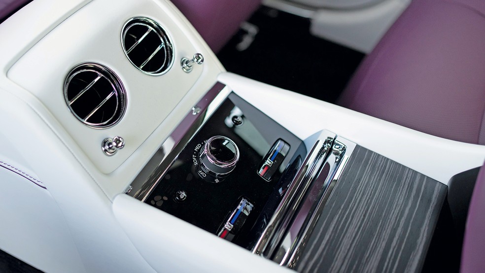 Rolls-Royce Spectre tem autonomia de 530 km no ciclo WLTP — Foto: Divulgação