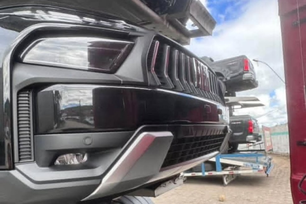 Nova frente da Fiat Toro com grade tipo Maserati — Foto: Reprodução/Instagram @jailzomaciel