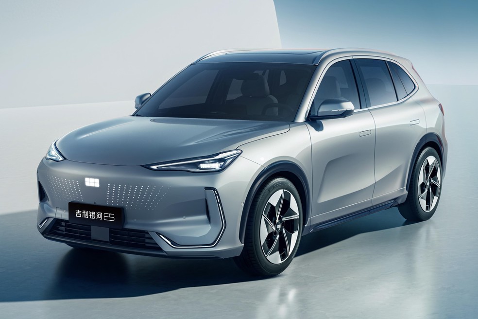 Geely EX5 é o primeiro fruto da parceria com a Renault no Brasil — Foto: Divulgação
