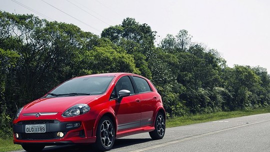 Fiat convoca recall de 113 mil Punto e Linea por falha no eixo traseiro