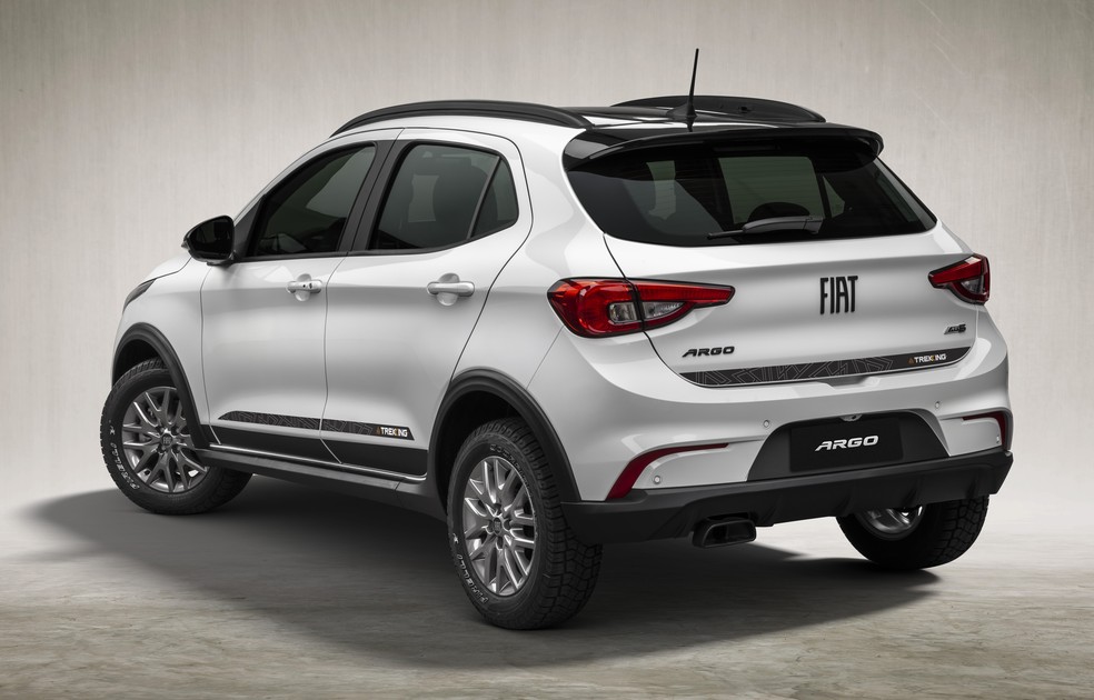 As versões Trekking do Fiat Argo têm maior altura do solo por conta dos pneus de uso misto — Foto: Divulgação