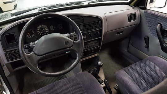 Como tirar cheiro de cigarro e outros odores do interior do carro?