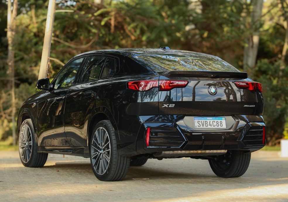 A traseira do BMW X2 é parte mais, digamos, ousada desta nova geração — Foto: Divulgação