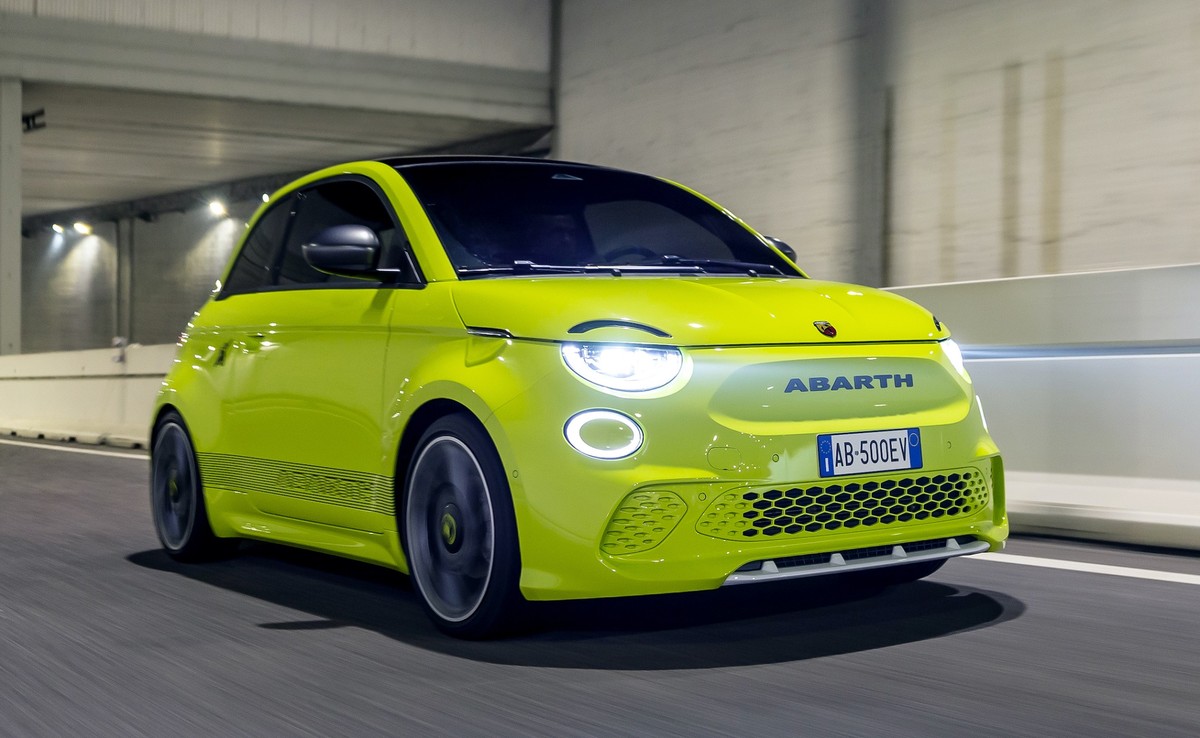 Abarth 500e é o primeiro elétrico da marca esportiva e virá ao Brasil ...