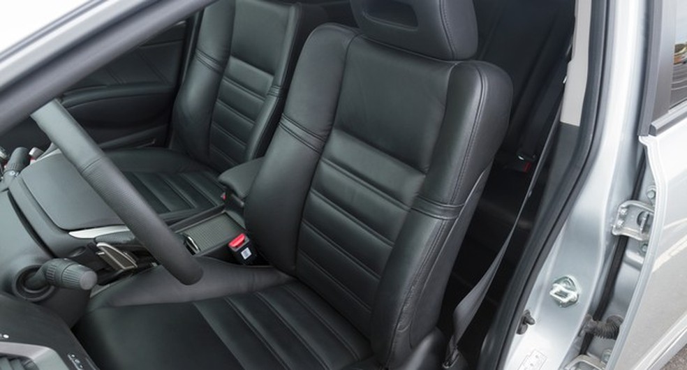 interior of modern car with leather black seats (Foto: Getty Images/iStockphoto) — Foto: Auto Esporte
