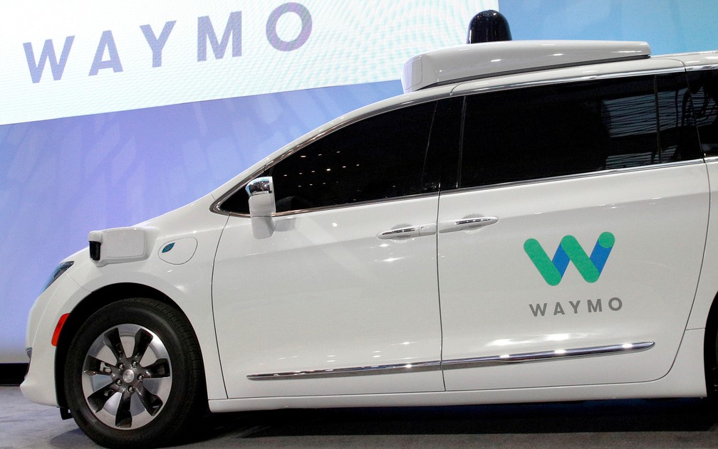 Waymo, empresa da dona do Google, apresenta carro autônomo para testes; ela foi a que mais rodou com esse tipo de tecnologia nas ruas da Califórnia em 2017 — Foto: Brendan McDermid/AP