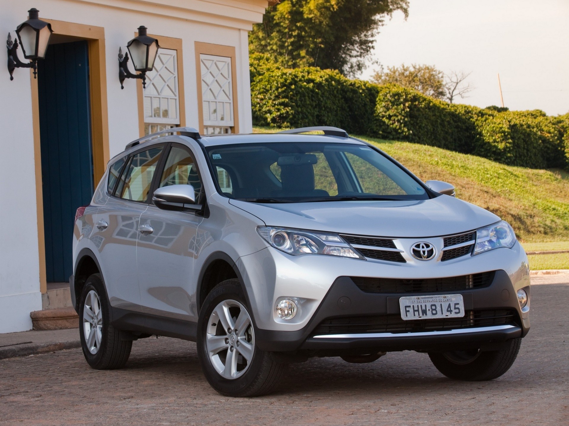Toyota RAV4 usado: 4 versões que podem ser opção ao Corolla Cross