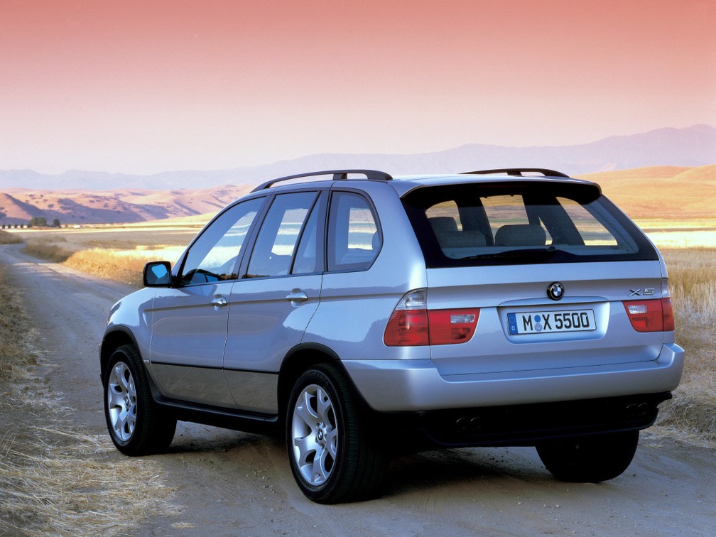 BMW X5 4.4i 2000 — Foto: Divulgação/BMW
