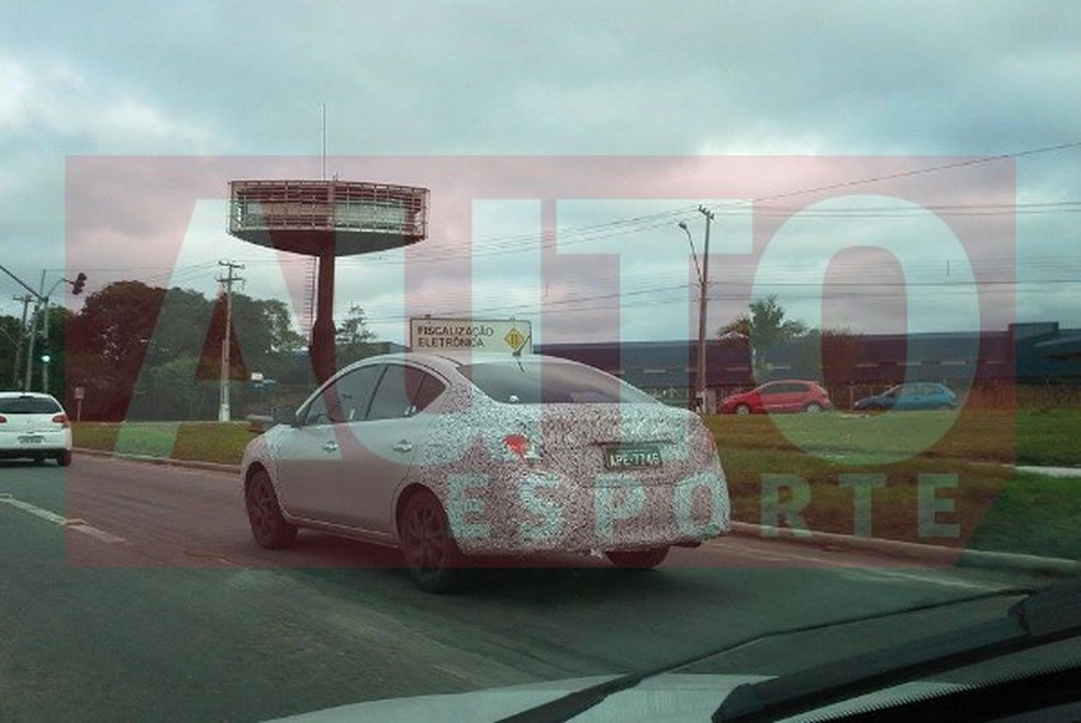 Nissan Versa é flagrado em Curitiba (PR) (Foto: Isac Jurandir Gonçalves) — Foto: Auto Esporte