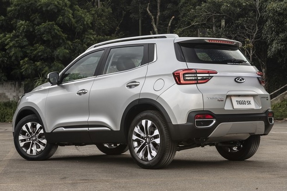 Barra cromada estende-se até o meio da lanterna (Foto: Divulgação ) — Foto: Auto Esporte