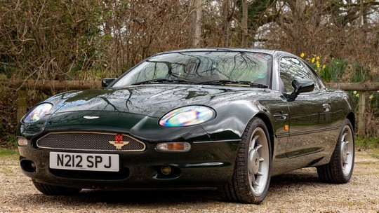 Aston Martin DB7 que foi de Elton John vai a leilão; preço baixo surpreende