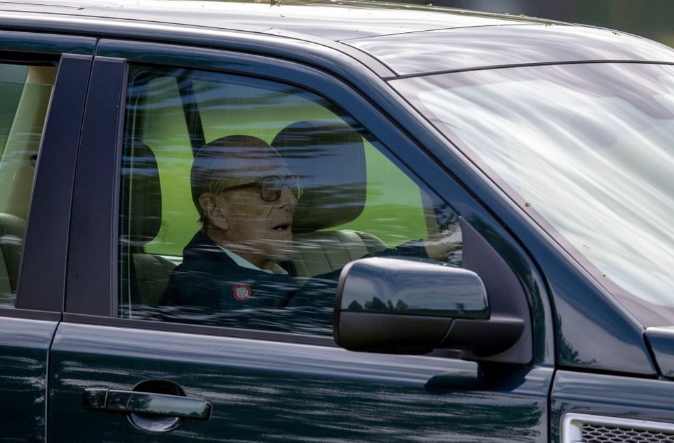 Príncipe Philip era fã dos carros da Land Rover, assim como o restante da família real — Foto: Reprodução