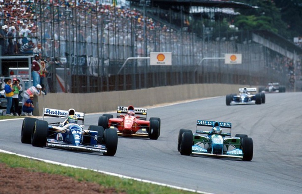 Senna e Schumacher dividem o S do Senna no GP do Brasil de 1994 (Foto: Divulgação) — Foto: Auto Esporte