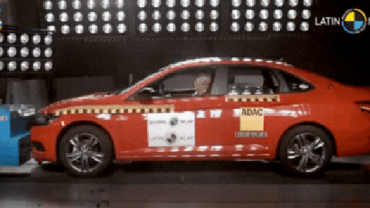 Novo Volkswagen Jetta tira nota máxima em teste de segurança do Latin NCAP