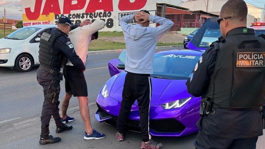 Hungria é abordado pela PM durante passeio com Lamborghini de R$ 3 milhões 